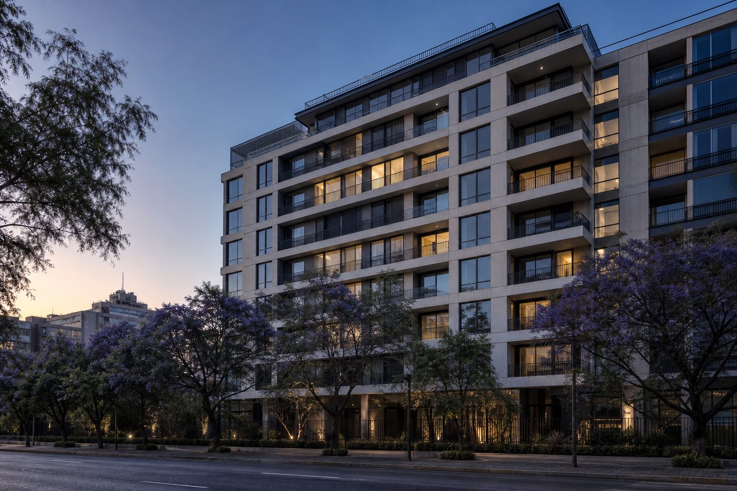 Edificio residencial en Santiago al atardecer